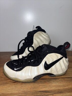 Nike Air Foamposite Pro Class One Sneakers in Black and Cream Sz 9